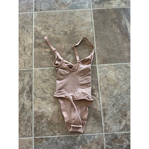 Skims Seamless Sculpt Thong Bodysuit Clay Size XS - Picture 5 of 8